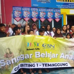 JUDIKA SAGALA_MGL202001002_SOL_FOTO BERSAMA ANAK SOL DAN GURU JUDIKA SAGALA_MGL202001002_SOL_FOTO BERSAMA ANAK SOL DAN GURU