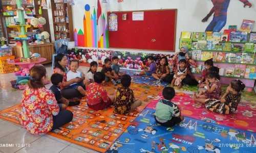 Ratih Theresia_SMG2016050135_Bernyanyi bersama Ratih Theresia_SMG2016050135_Bernyanyi bersama